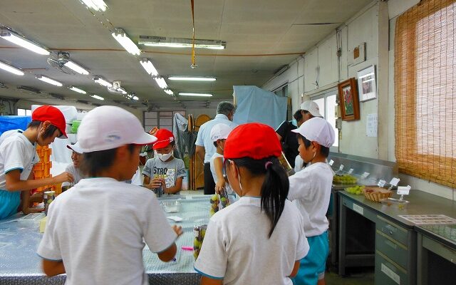 地元小学生の社会科見学です。